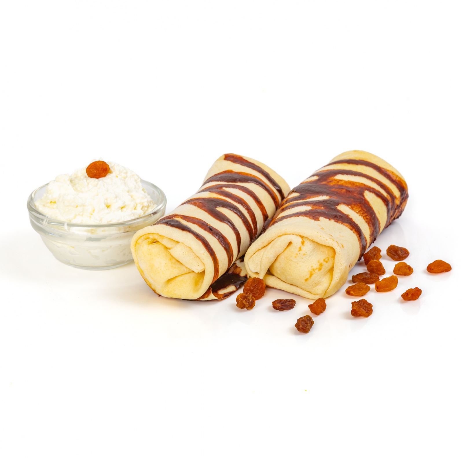 Cottage chees crepes with raisins